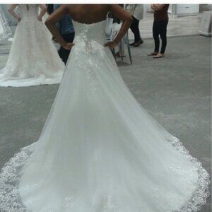 Wedding Dress Never worn.